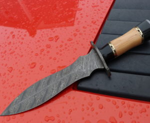 Handmade Damascus steel Dagger Knife Olive wood Macarta handle