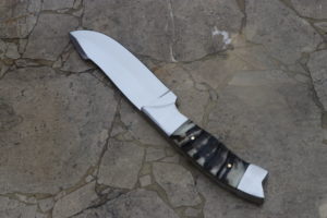 Handmade D2 steel hunting Bowie knife stag horn handle